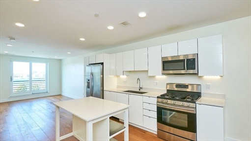 250 Meridian St, Apt 402