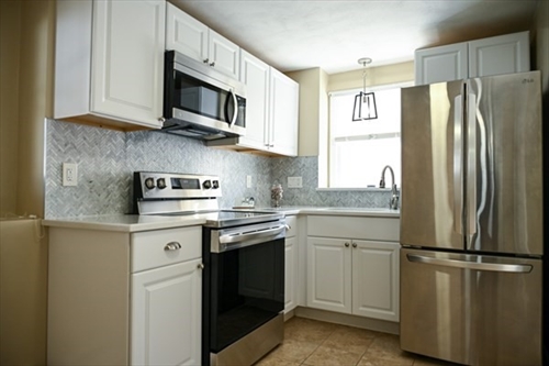 101 Douglas St, Apt 1